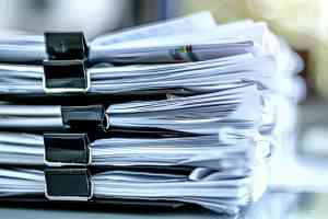 © Yaroslav - stock.adobe.com Aktenstapel