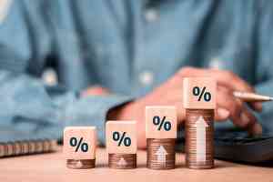 © Smile Studio AP - stock.adobe.com Münzen und Prozentzeichen