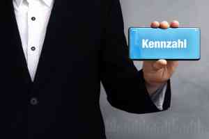 © MQ-Illustrations - stock.adobe.com Smartphone mit Schriftzug Kennzahl